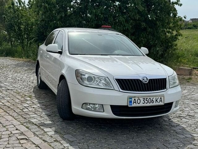 Белый Шкода Октавия, объемом двигателя 2 л и пробегом 270 тыс. км за 8200 $, фото 1 на Automoto.ua