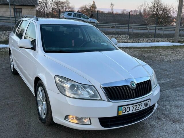 Білий Шкода Октавія, об'ємом двигуна 2 л та пробігом 298 тис. км за 7800 $, фото 1 на Automoto.ua