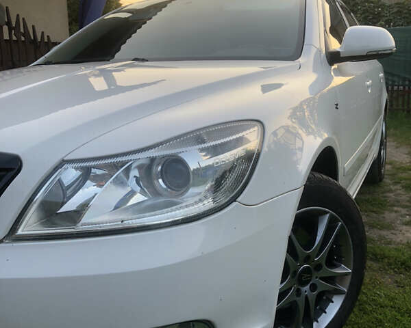 Белый Шкода Октавия, объемом двигателя 1.6 л и пробегом 307 тыс. км за 7850 $, фото 1 на Automoto.ua