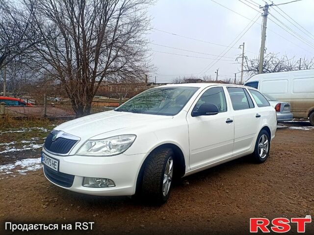 Белый Шкода Октавия, объемом двигателя 1.2 л и пробегом 221 тыс. км за 7300 $, фото 1 на Automoto.ua