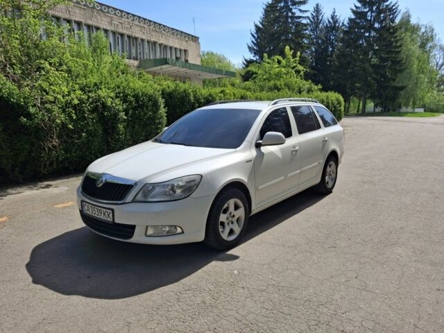 Белый Шкода Октавия, объемом двигателя 1.6 л и пробегом 345 тыс. км за 5900 $, фото 1 на Automoto.ua