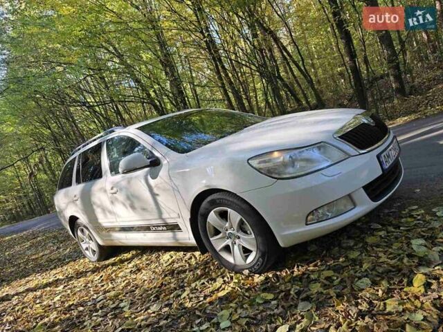 Белый Шкода Октавия, объемом двигателя 2 л и пробегом 260 тыс. км за 8500 $, фото 1 на Automoto.ua