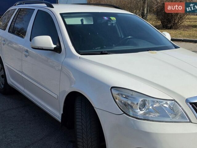 Білий Шкода Октавія, об'ємом двигуна 1.8 л та пробігом 299 тис. км за 7100 $, фото 1 на Automoto.ua
