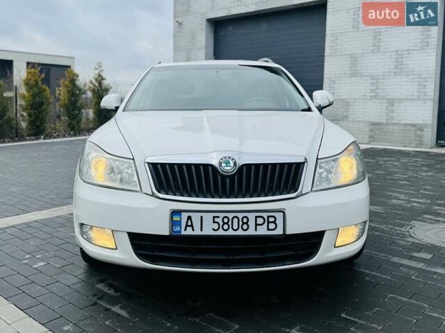 Белый Шкода Октавия, объемом двигателя 1.6 л и пробегом 280 тыс. км за 3400 $, фото 1 на Automoto.ua