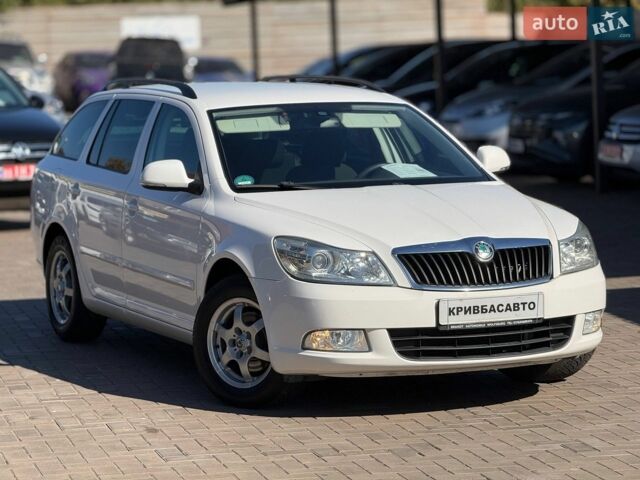 Белый Шкода Октавия, объемом двигателя 1.6 л и пробегом 211 тыс. км за 8500 $, фото 1 на Automoto.ua