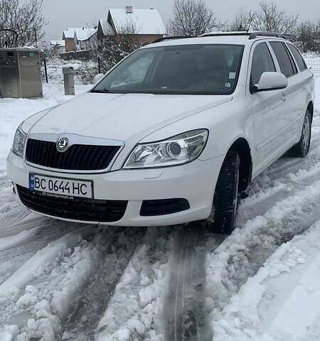 Белый Шкода Октавия, объемом двигателя 1.6 л и пробегом 340 тыс. км за 6800 $, фото 1 на Automoto.ua