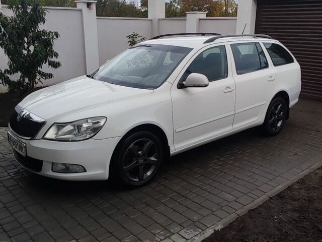 Шкода Октавия 2012 в Измаиле на Automoto.ua Белый Шкода Октавия, объемом двигателя 1.6 л и пробегом 252 тыс. км за 7600 $, фото 1 на Automoto.ua