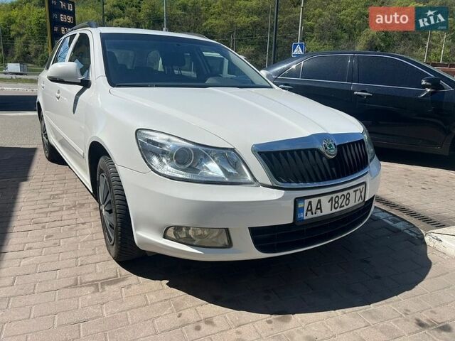 Белый Шкода Октавия, объемом двигателя 1.6 л и пробегом 344 тыс. км за 6200 $, фото 1 на Automoto.ua