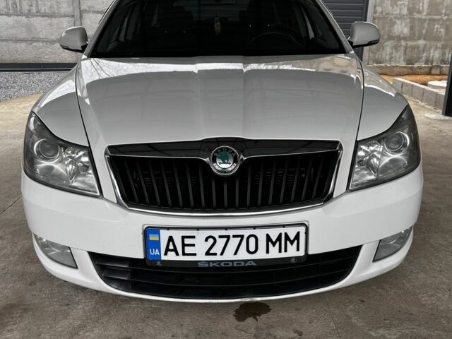 Белый Шкода Октавия, объемом двигателя 1.6 л и пробегом 200 тыс. км за 9300 $, фото 1 на Automoto.ua
