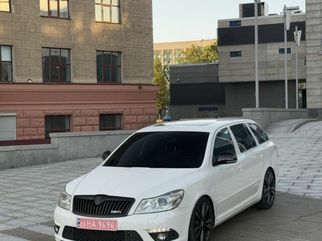 Белый Шкода Октавия, объемом двигателя 2 л и пробегом 225 тыс. км за 10400 $, фото 1 на Automoto.ua