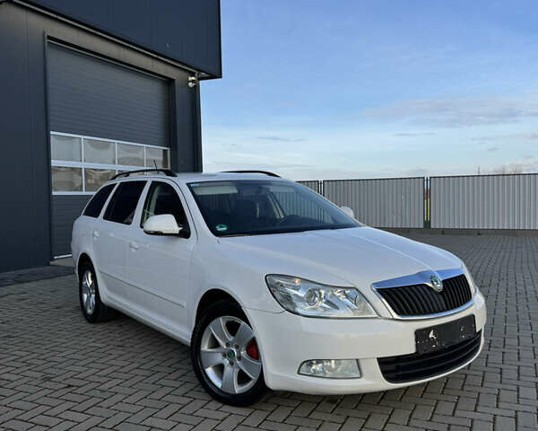 Белый Шкода Октавия, объемом двигателя 1.97 л и пробегом 256 тыс. км за 8550 $, фото 1 на Automoto.ua