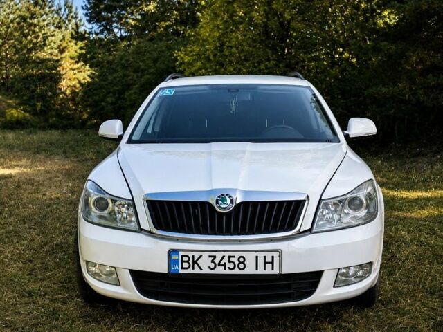 Білий Шкода Октавія, об'ємом двигуна 1.99 л та пробігом 294 тис. км за 8500 $, фото 1 на Automoto.ua
