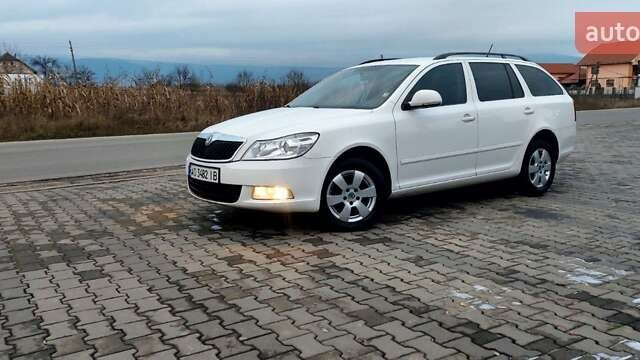 Белый Шкода Октавия, объемом двигателя 1.6 л и пробегом 264 тыс. км за 6999 $, фото 1 на Automoto.ua