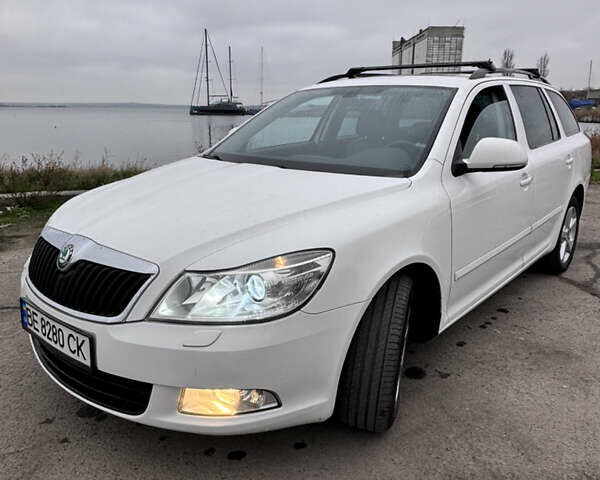 Білий Шкода Октавія, об'ємом двигуна 1.97 л та пробігом 316 тис. км за 8200 $, фото 1 на Automoto.ua