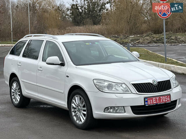 Белый Шкода Октавия, объемом двигателя 2 л и пробегом 217 тыс. км за 9999 $, фото 1 на Automoto.ua