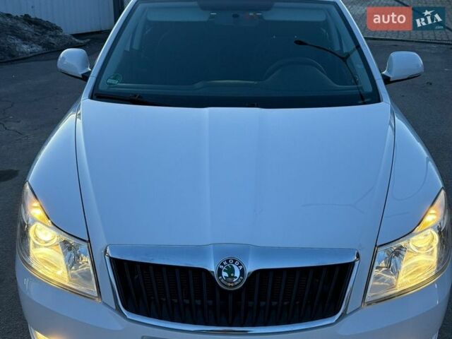 Білий Шкода Октавія, об'ємом двигуна 0 л та пробігом 155 тис. км за 8499 $, фото 1 на Automoto.ua