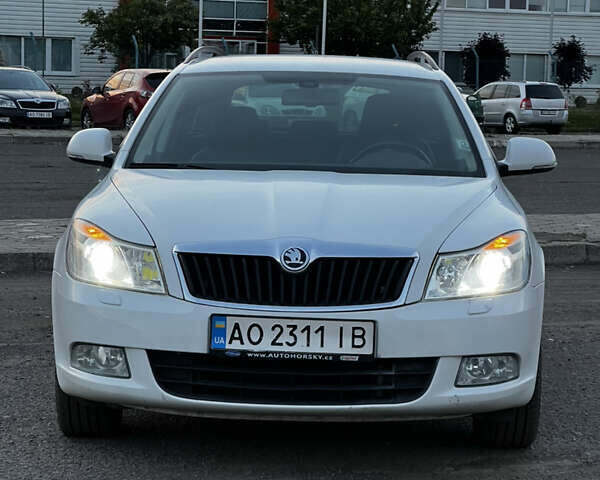 Белый Шкода Октавия, объемом двигателя 1.6 л и пробегом 280 тыс. км за 8150 $, фото 1 на Automoto.ua