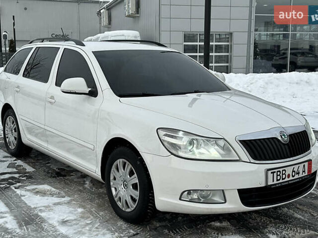 Белый Шкода Октавия, объемом двигателя 1.6 л и пробегом 270 тыс. км за 8000 $, фото 1 на Automoto.ua