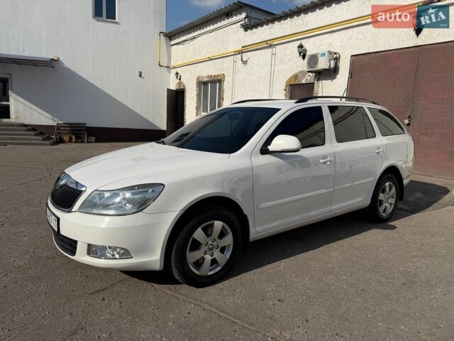 Белый Шкода Октавия, объемом двигателя 1.97 л и пробегом 323 тыс. км за 8500 $, фото 1 на Automoto.ua