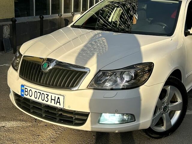 Білий Шкода Октавія, об'ємом двигуна 2 л та пробігом 360 тис. км за 8500 $, фото 1 на Automoto.ua