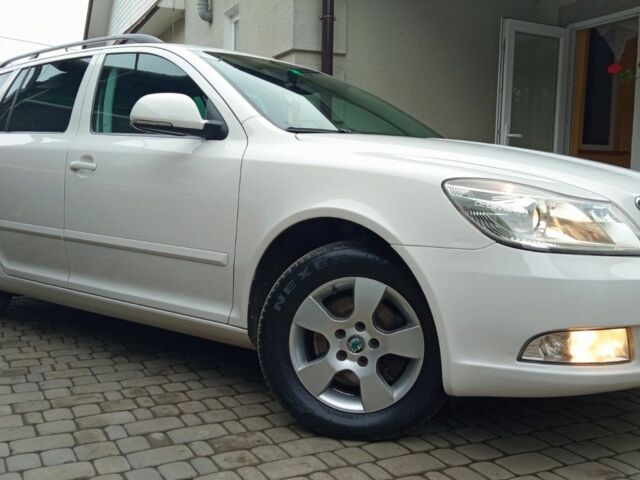 Белый Шкода Октавия, объемом двигателя 2 л и пробегом 261 тыс. км за 9300 $, фото 1 на Automoto.ua