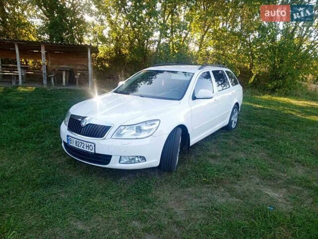 Білий Шкода Октавія, об'ємом двигуна 2 л та пробігом 236 тис. км за 9999 $, фото 1 на Automoto.ua