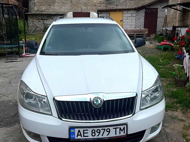 Белый Шкода Октавия, объемом двигателя 1.6 л и пробегом 345 тыс. км за 7500 $, фото 1 на Automoto.ua