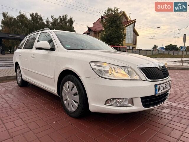 Білий Шкода Октавія, об'ємом двигуна 1.6 л та пробігом 240 тис. км за 8900 $, фото 1 на Automoto.ua