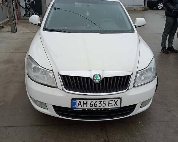Белый Шкода Октавия, объемом двигателя 1.8 л и пробегом 254 тыс. км за 8200 $, фото 1 на Automoto.ua