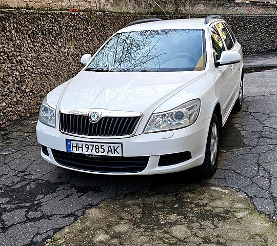 Білий Шкода Октавія, об'ємом двигуна 1.6 л та пробігом 252 тис. км за 7200 $, фото 1 на Automoto.ua