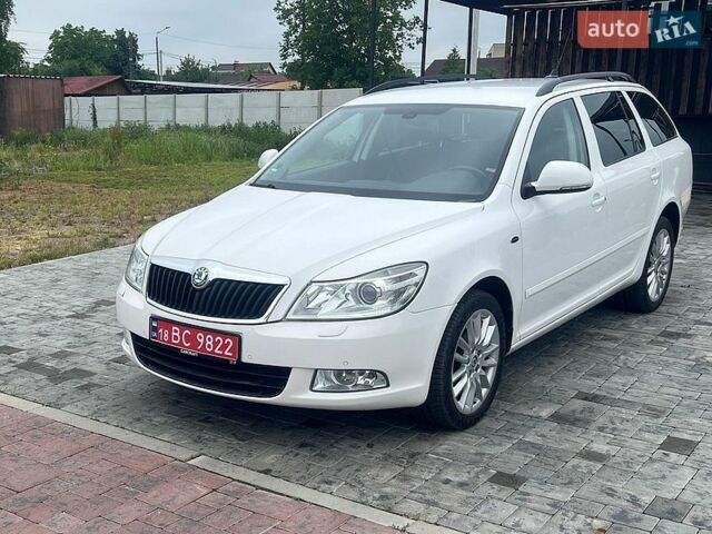 Белый Шкода Октавия, объемом двигателя 1.99 л и пробегом 220 тыс. км за 9800 $, фото 1 на Automoto.ua