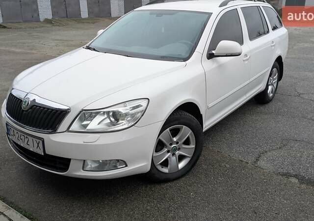 Белый Шкода Октавия, объемом двигателя 1.97 л и пробегом 275 тыс. км за 10200 $, фото 1 на Automoto.ua
