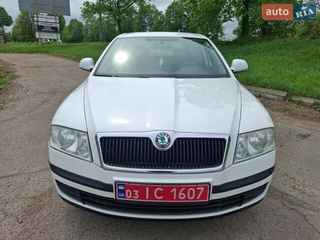 Білий Шкода Октавія, об'ємом двигуна 1.6 л та пробігом 192 тис. км за 8400 $, фото 1 на Automoto.ua