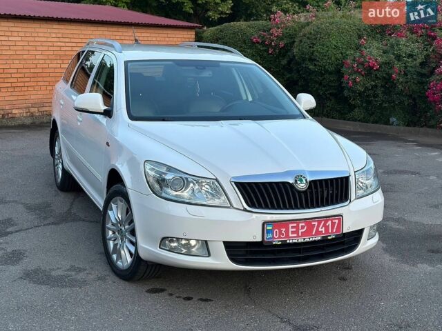 Белый Шкода Октавия, объемом двигателя 2 л и пробегом 241 тыс. км за 12500 $, фото 1 на Automoto.ua