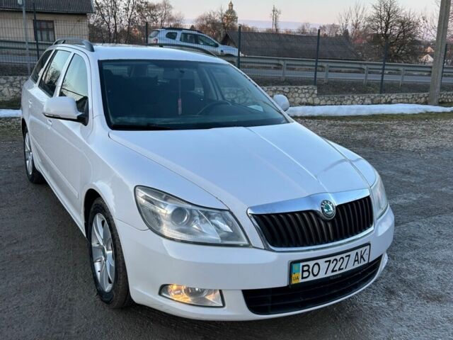 Белый Шкода Октавия, объемом двигателя 2 л и пробегом 298 тыс. км за 7800 $, фото 1 на Automoto.ua