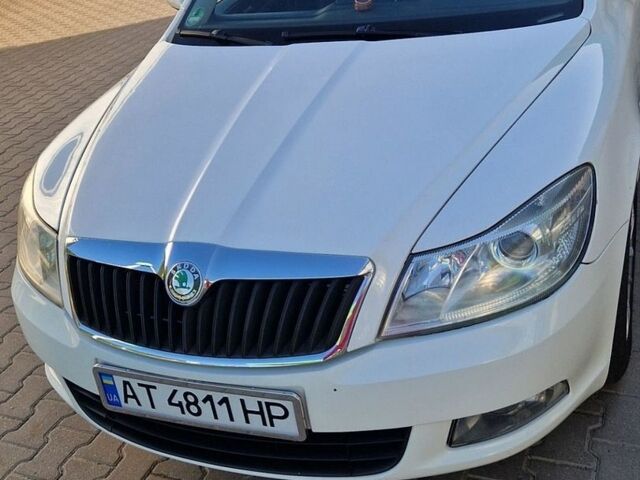 Білий Шкода Октавія, об'ємом двигуна 2 л та пробігом 280 тис. км за 8000 $, фото 1 на Automoto.ua