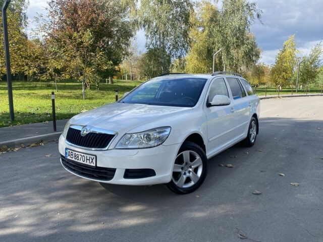 Белый Шкода Октавия, объемом двигателя 1.6 л и пробегом 239 тыс. км за 8750 $, фото 1 на Automoto.ua