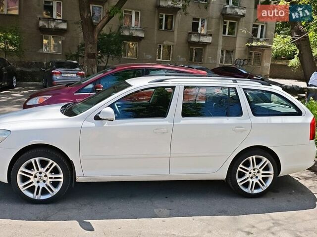 Белый Шкода Октавия, объемом двигателя 1.6 л и пробегом 253 тыс. км за 8400 $, фото 1 на Automoto.ua