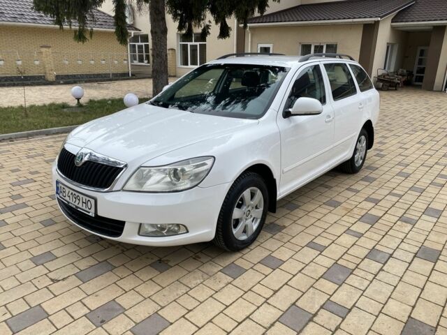 Белый Шкода Октавия, объемом двигателя 1.6 л и пробегом 211 тыс. км за 7900 $, фото 1 на Automoto.ua