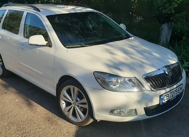 Белый Шкода Октавия, объемом двигателя 1.6 л и пробегом 247 тыс. км за 9600 $, фото 1 на Automoto.ua