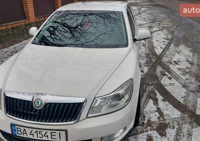 Белый Шкода Октавия, объемом двигателя 2 л и пробегом 350 тыс. км за 8500 $, фото 1 на Automoto.ua
