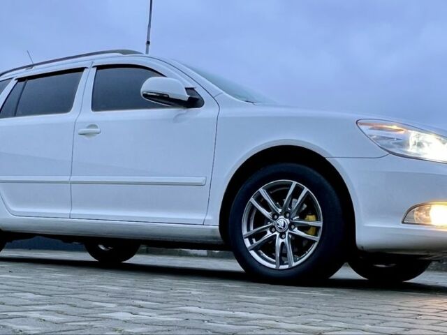 Белый Шкода Октавия, объемом двигателя 1.6 л и пробегом 240 тыс. км за 7800 $, фото 1 на Automoto.ua