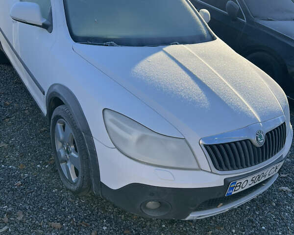 Белый Шкода Октавия, объемом двигателя 1.97 л и пробегом 280 тыс. км за 10000 $, фото 1 на Automoto.ua