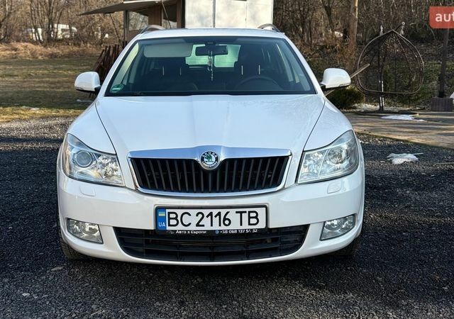 Белый Шкода Октавия, объемом двигателя 1.6 л и пробегом 237 тыс. км за 8700 $, фото 1 на Automoto.ua