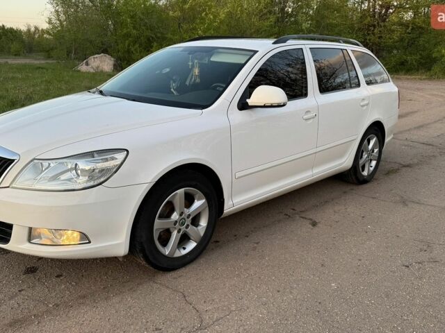 Белый Шкода Октавия, объемом двигателя 1.6 л и пробегом 300 тыс. км за 9400 $, фото 1 на Automoto.ua