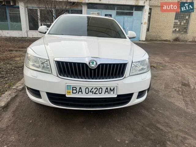 Белый Шкода Октавия, объемом двигателя 1.6 л и пробегом 225 тыс. км за 8400 $, фото 1 на Automoto.ua