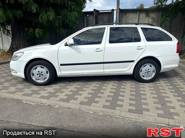 Белый Шкода Октавия, объемом двигателя 1.6 л и пробегом 270 тыс. км за 5999 $, фото 1 на Automoto.ua