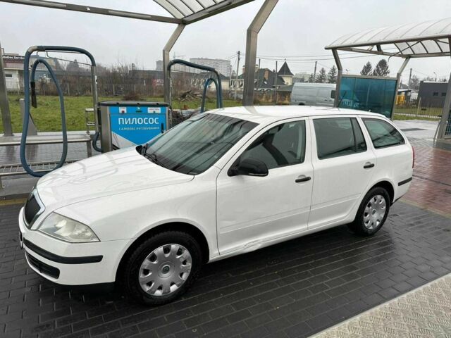 Белый Шкода Октавия, объемом двигателя 1.6 л и пробегом 280 тыс. км за 5700 $, фото 1 на Automoto.ua