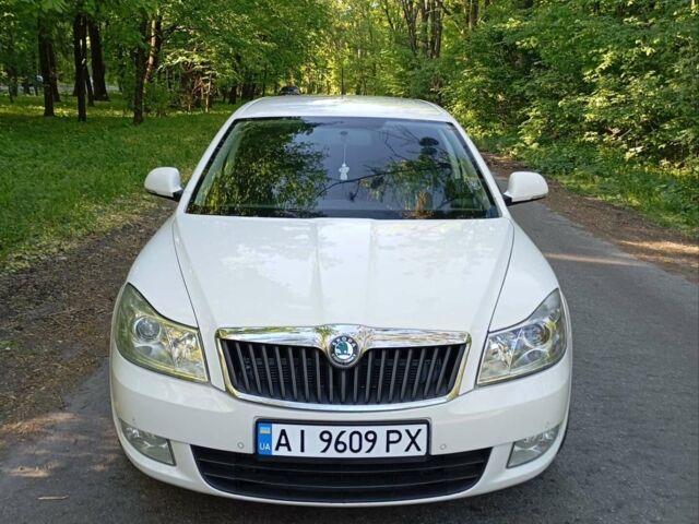 Білий Шкода Октавія, об'ємом двигуна 1.6 л та пробігом 245 тис. км за 8500 $, фото 1 на Automoto.ua