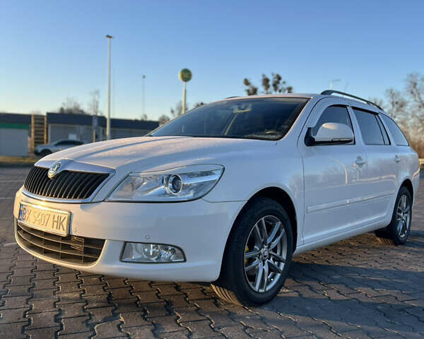 Белый Шкода Октавия, объемом двигателя 1.6 л и пробегом 245 тыс. км за 8200 $, фото 1 на Automoto.ua